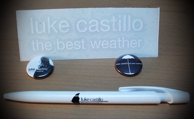 Paquete Luke Castillo :: 1 calca, 1 pluma, 2 pins